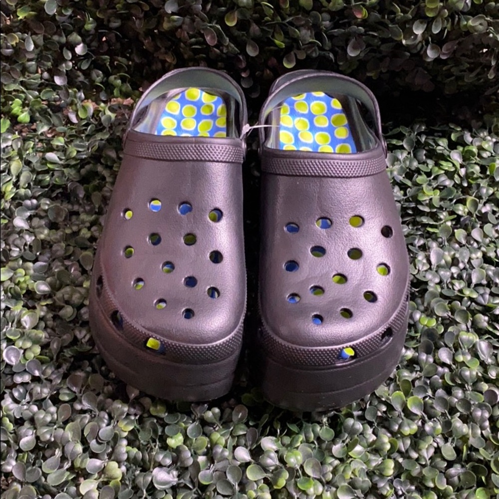 Crocs / platform clogs